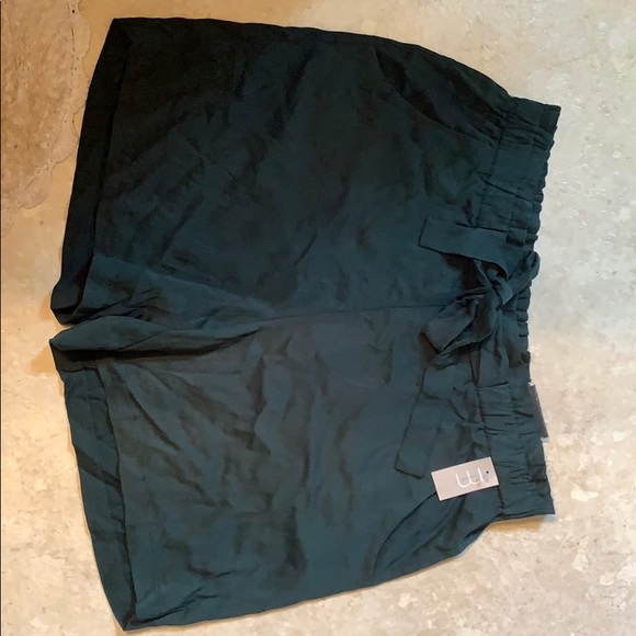 Maurices - Emerald, high waisted paper bag shorts - Picture 2 of 7